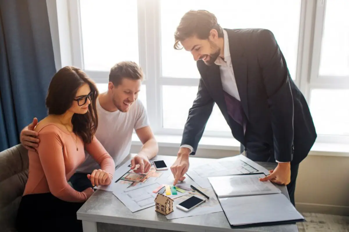 Role of Real Estate Experts
